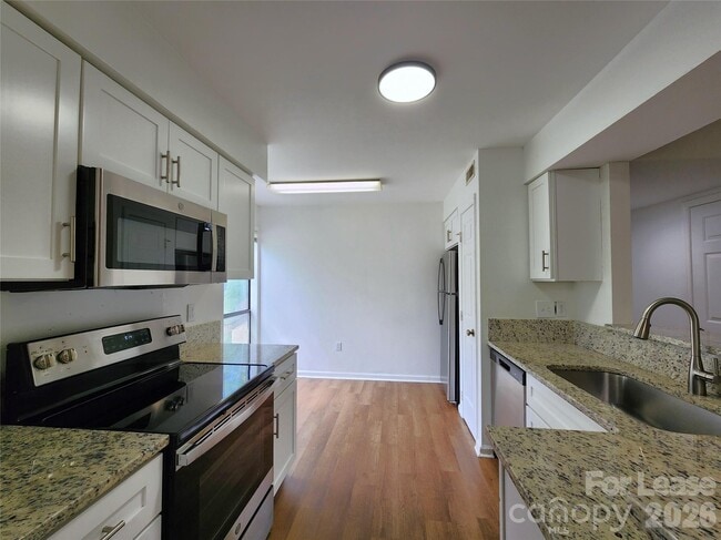 Building Photo - 5721 Dockside Dr