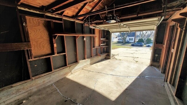 Building Photo - 514 36th St NE