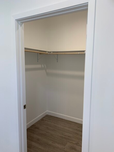 Room 2 walk-in closet - 14727 Friar St