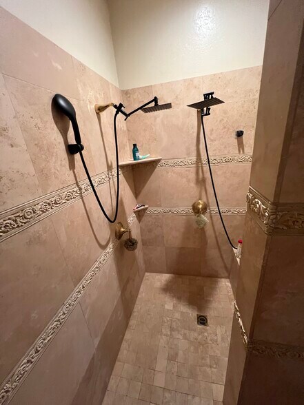 Master shower - 9220 Touchstone Ct