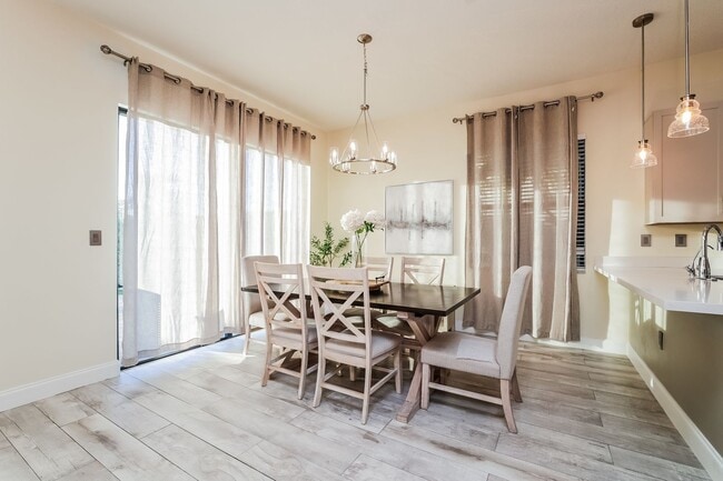 Building Photo - Annual rental - 3 bedroom / 2.5 bath - Fully furnished