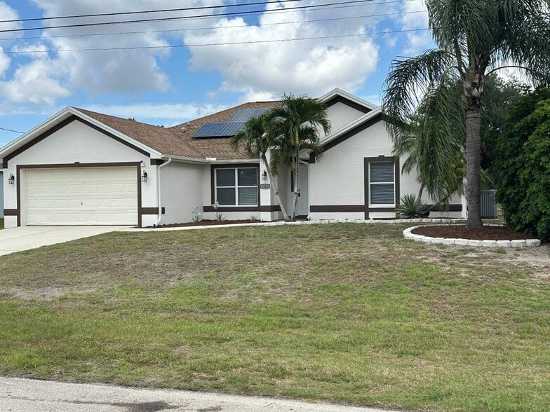 Building Photo - 1603 NE 34th Ln