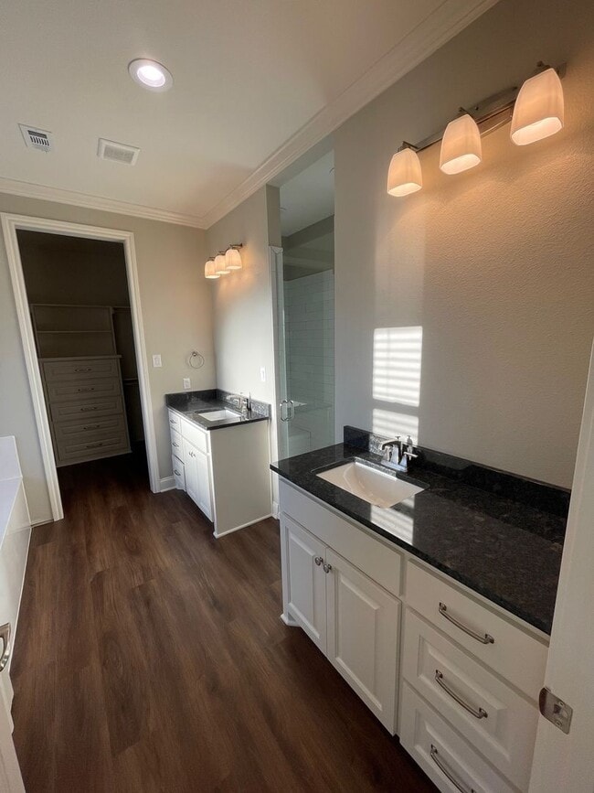 Building Photo - Beautifully Maintained New Build in Midway...