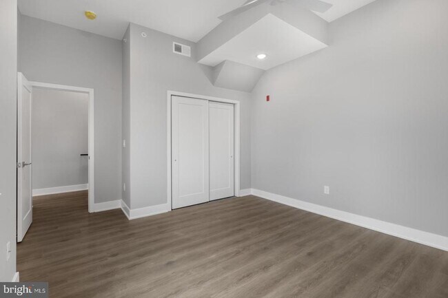 Building Photo - 2119 N Front St