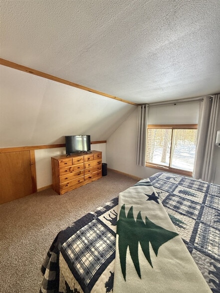 Building Photo - 35 Babes Ln