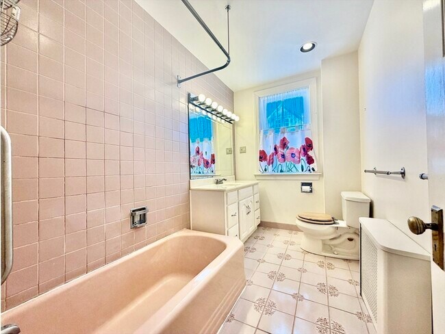 Building Photo - 44 Gray St