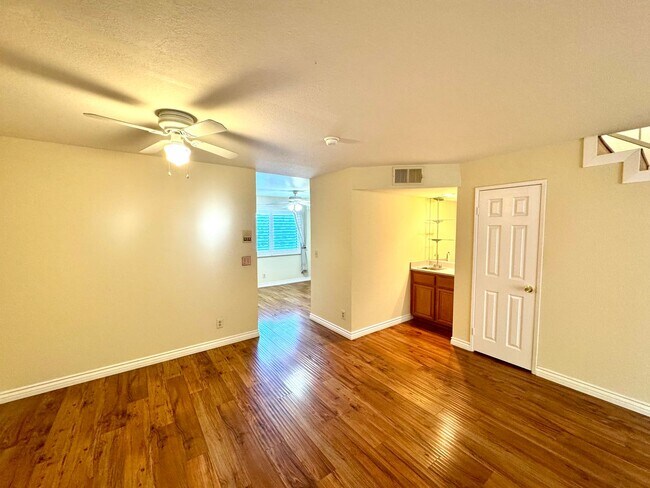 Building Photo - 12251 Moorpark St