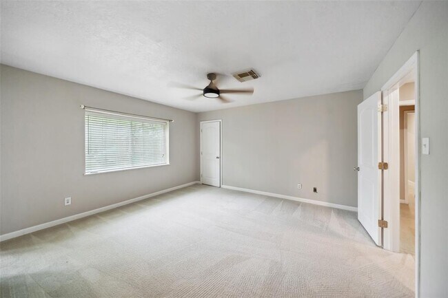 Building Photo - 13373 Southshore Dr