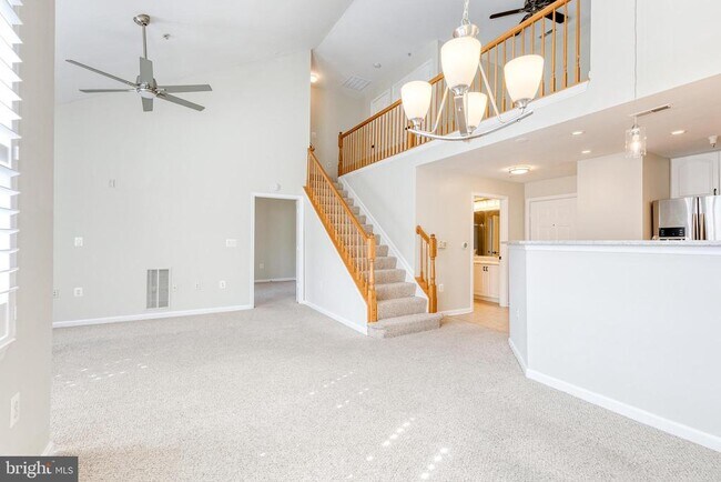 Building Photo - 400 Symphony Cir