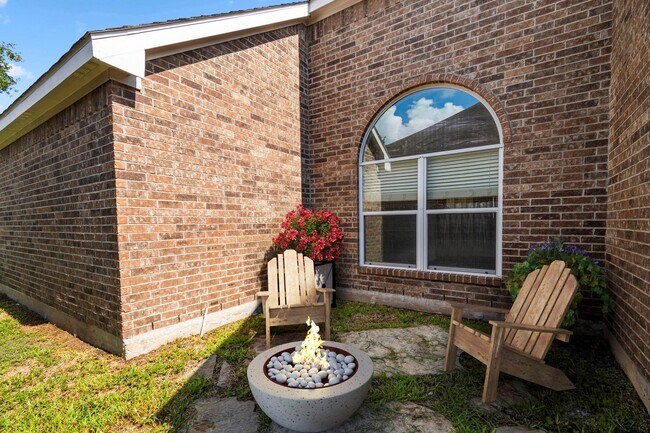 Building Photo - 9907 Brandywood Cir