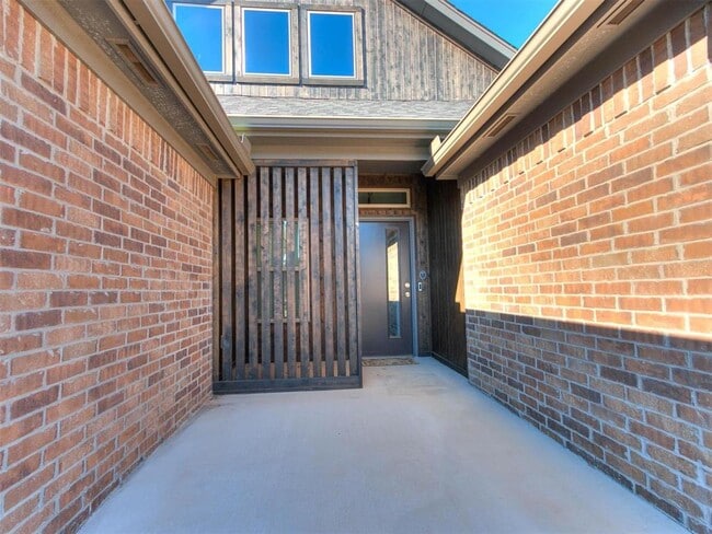 Building Photo - 16125 Buffalo Dr