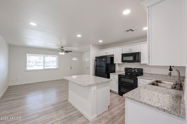Building Photo - 7014 N 77th Ave
