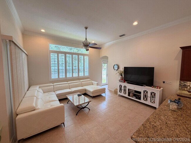 Building Photo - 403 NW Lyndhurst Ct
