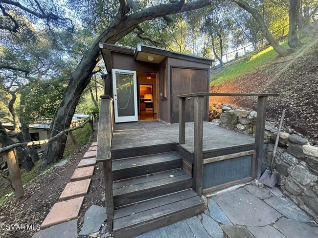 Building Photo - 1281 Old Topanga Canyon Rd