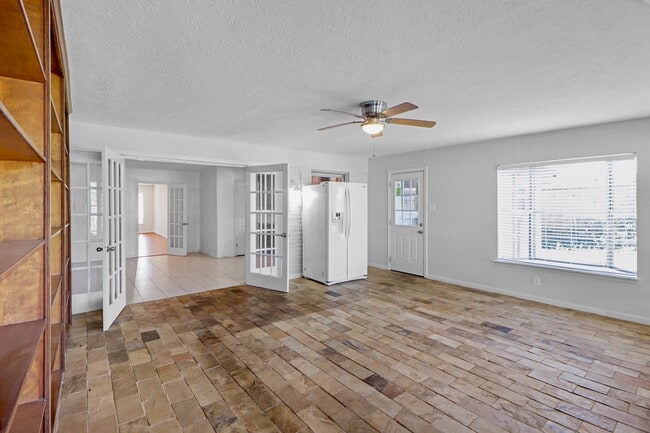 Building Photo - 5554 Beechnut St