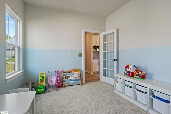 Building Photo - 680 Lady Fern Dr