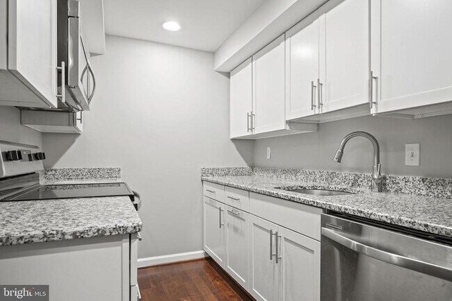 Building Photo - 5863 Jackson Oak Ct