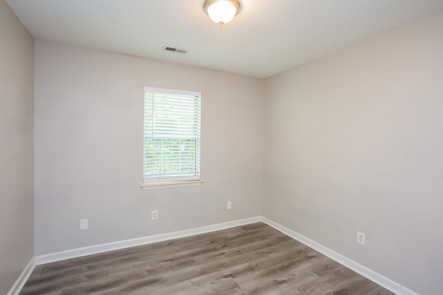 Building Photo - 8908 Chesham Dr