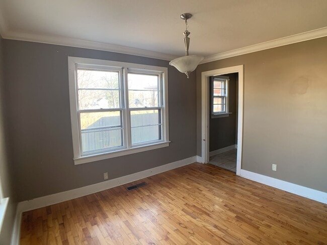 Building Photo - 707 Sims Ave