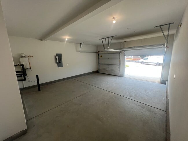 Building Photo - Fantastic Property in Troutman