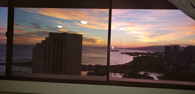 Building Photo - 1700 Ala Moana Blvd