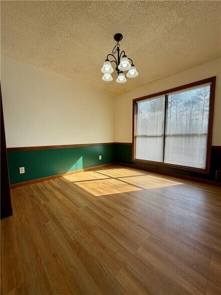 Building Photo - 6206 Westridge Trce