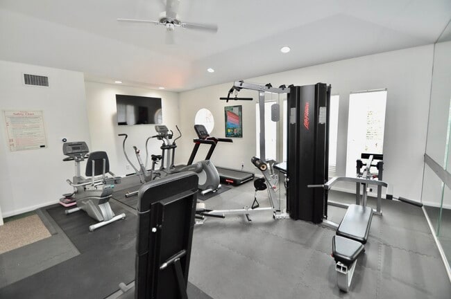 Building Photo - 3231 Allen Pkwy