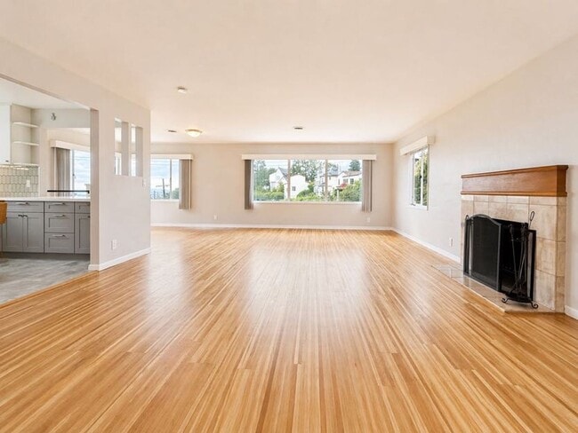 Building Photo - 4 Bedroom Mid-Century Oakmore Home With Views of Bay