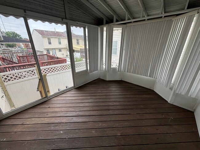 Building Photo - 3 bedrooms 3 bathrooms
