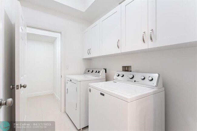 Building Photo - 448 NW 41st St