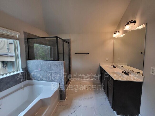 Building Photo - 3748 Sycamore Bend