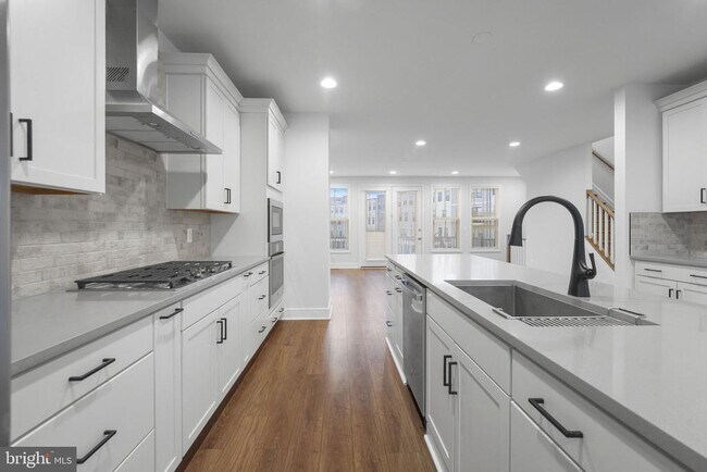 Building Photo - 43421 Farringdon Sq