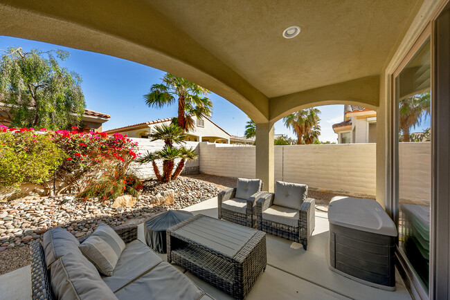 Building Photo - 80528 Avenida Camarillo