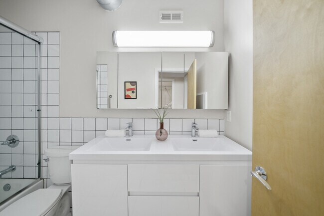 Building Photo - 122 W Elder St