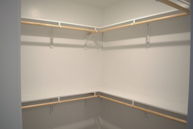 Building Photo - Beautiful 3 Bed 2 Bath Ranch In The Brooks!