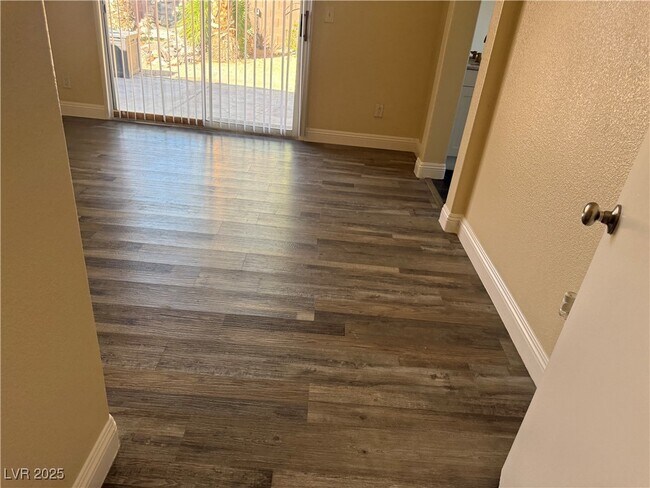 Building Photo - 708 Cozy Canyon Dr