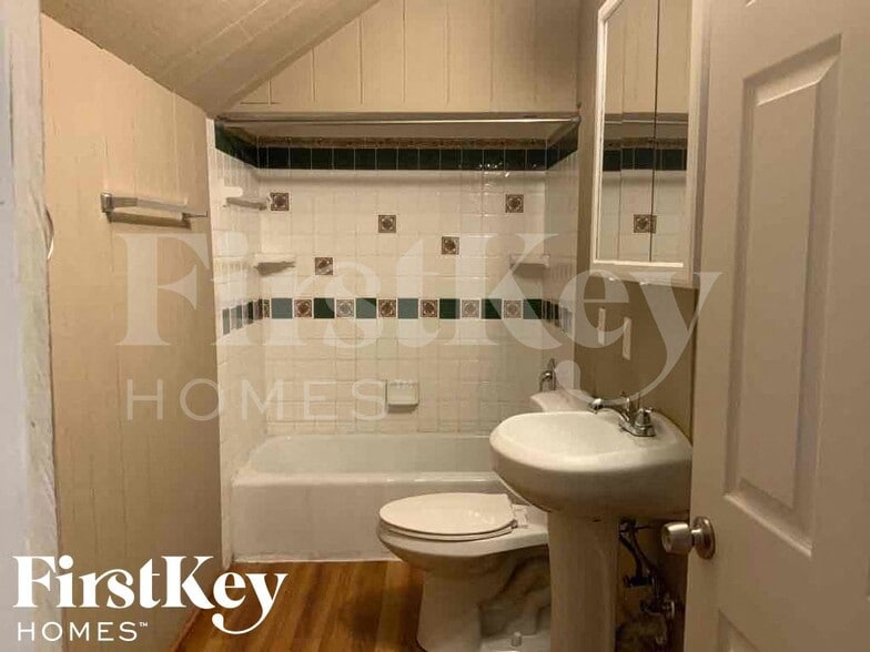 Building Photo - 600 Larkin Ave