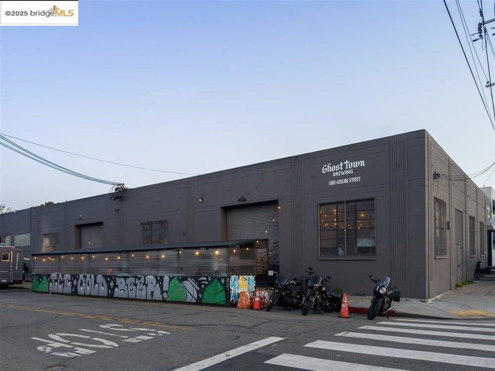 Building Photo - 2029 Chestnut St