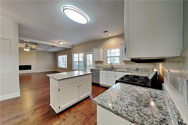 Building Photo - 450 Fairway Walk Dr NE