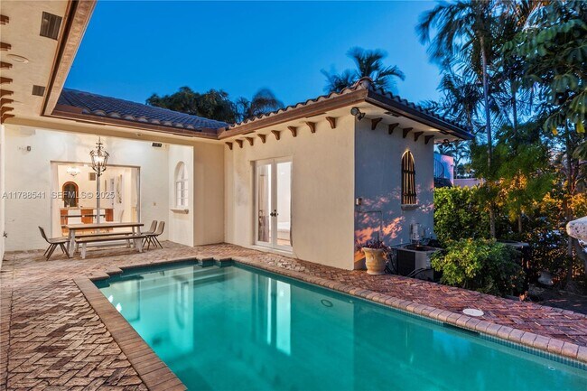 Building Photo - 1223 Jackson St