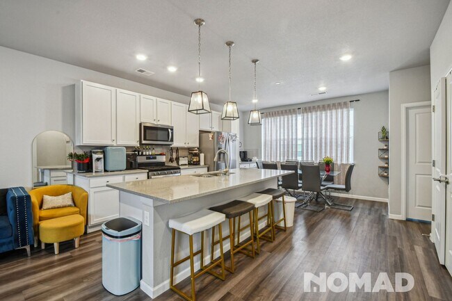 Building Photo - Charming 3BR Townhome in Castle Pines