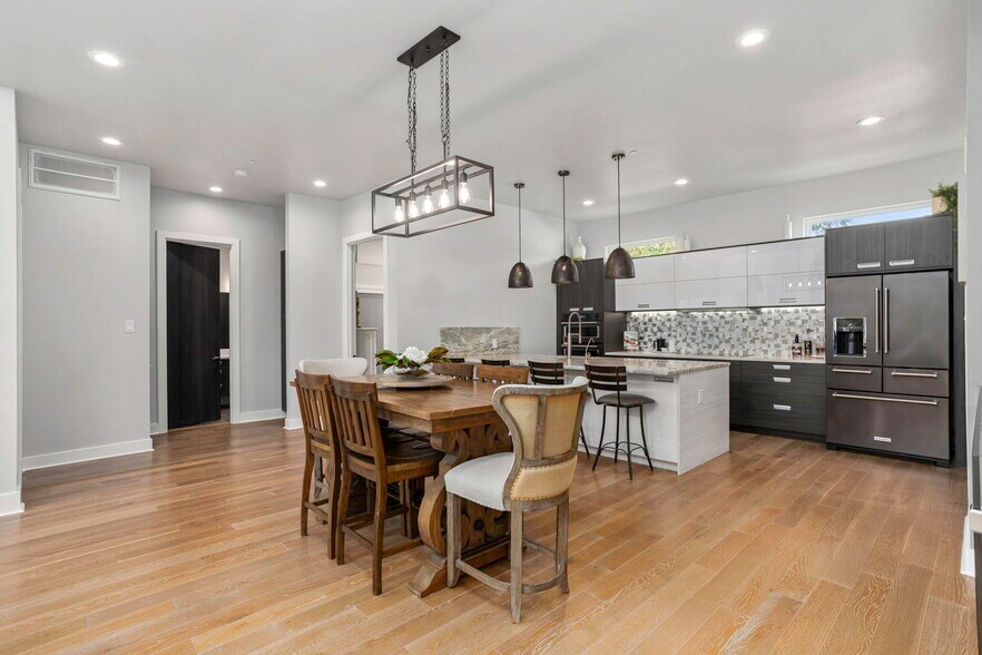 Building Photo - 326 Clay