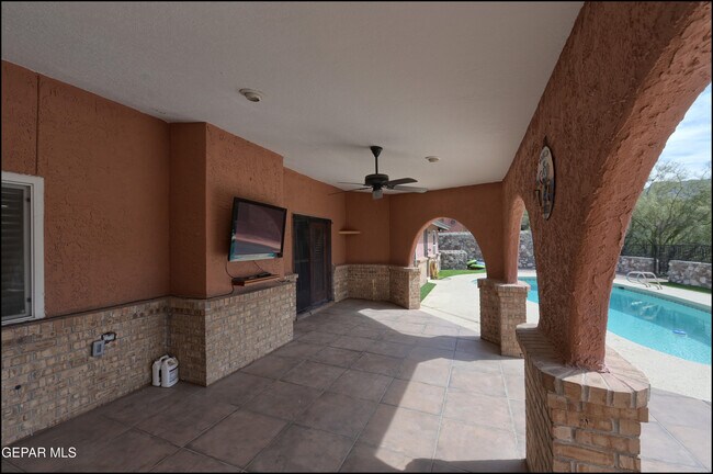 Building Photo - 6412 Via Aventura Dr