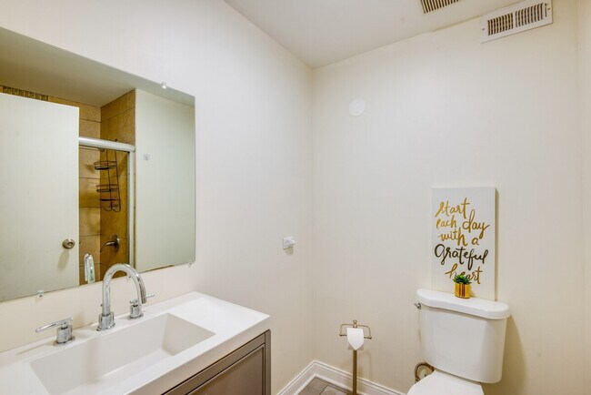 Building Photo - 8138 S Kedzie Ave