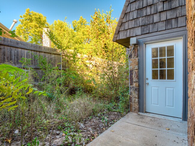 Building Photo - 6409 Miles Ln