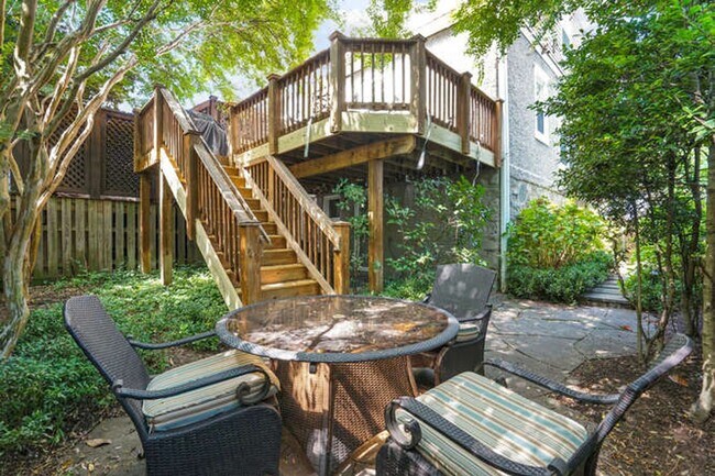 Building Photo - Cleveland Park 5 Bedroom, 3.5 Bath