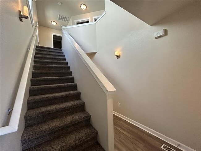 Building Photo - Move-In Ready! 3 Beds 2.5 Baths Townhome with Stainless Steel Appliances, W/D Hookups, and Gas Fo...