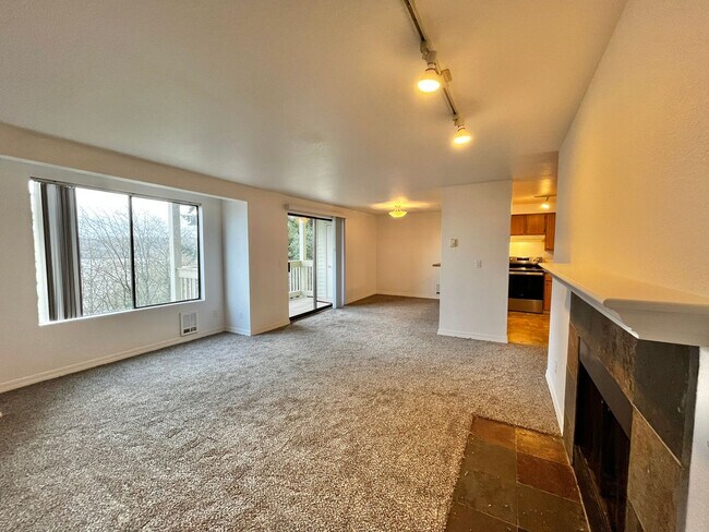 Building Photo - Fresh Paint and New Carpet in this Sunn Fjord Condo!