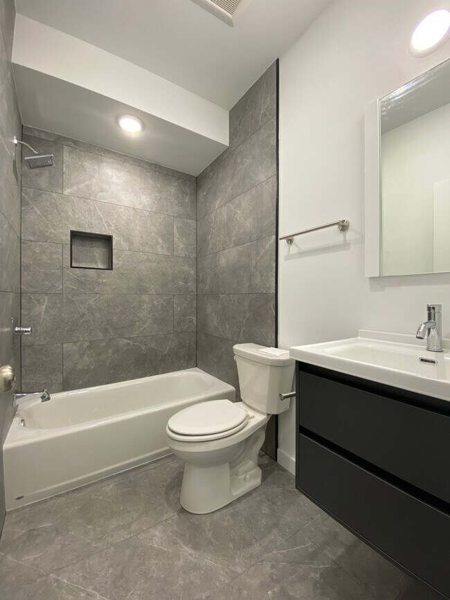 Building Photo - 624 N 38th St