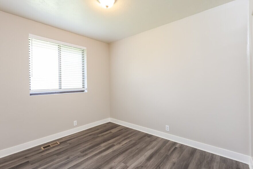 Building Photo - 9709 E Annalyn Dr